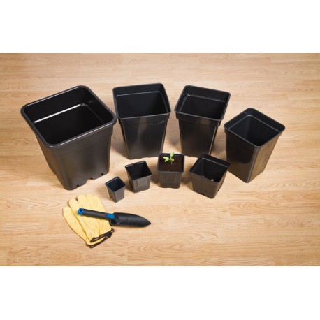 MACETA CUADRADA NEGRA